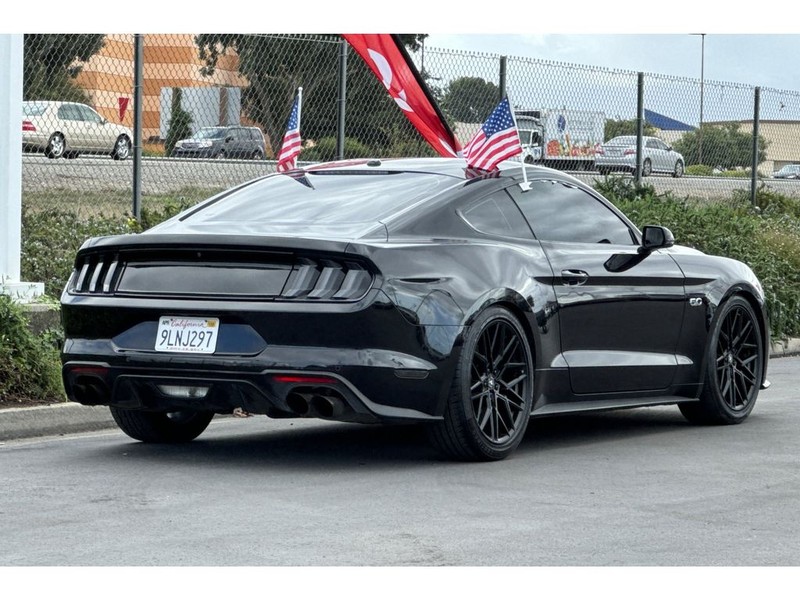 Ford Mustang Vehicle Full-screen Gallery Image 04