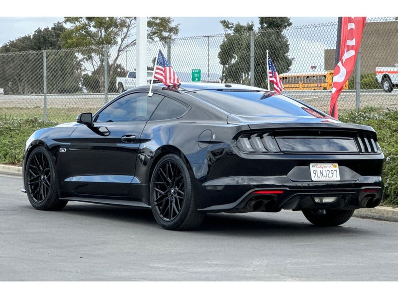 Ford Mustang Vehicle Full-screen Gallery Image 06