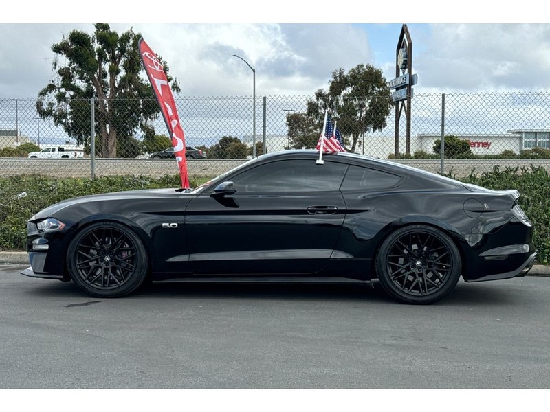 Ford Mustang Vehicle Full-screen Gallery Image 07