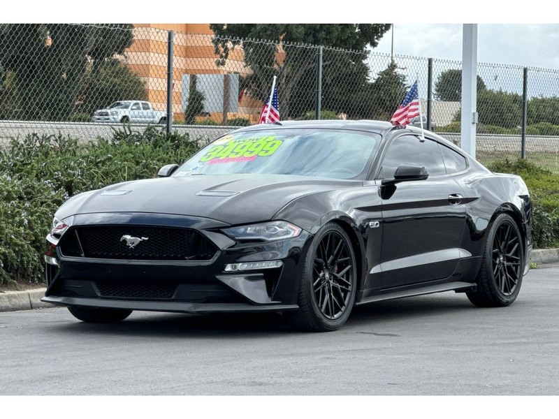 Ford Mustang Vehicle Full-screen Gallery Image 08