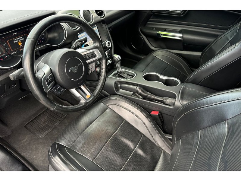 Ford Mustang Vehicle Full-screen Gallery Image 10