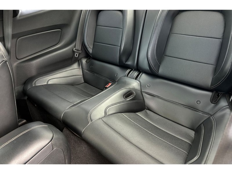 Ford Mustang Vehicle Full-screen Gallery Image 13