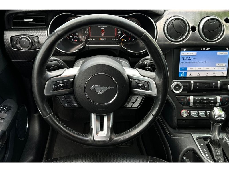 Ford Mustang Vehicle Full-screen Gallery Image 15