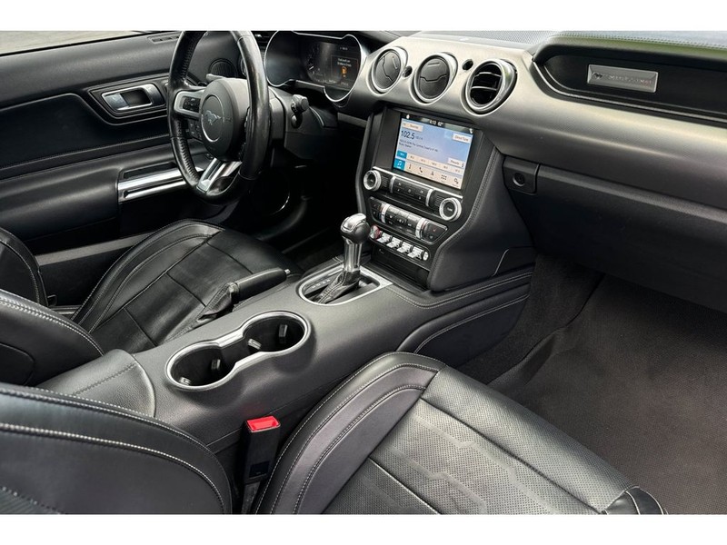 Ford Mustang Vehicle Full-screen Gallery Image 16