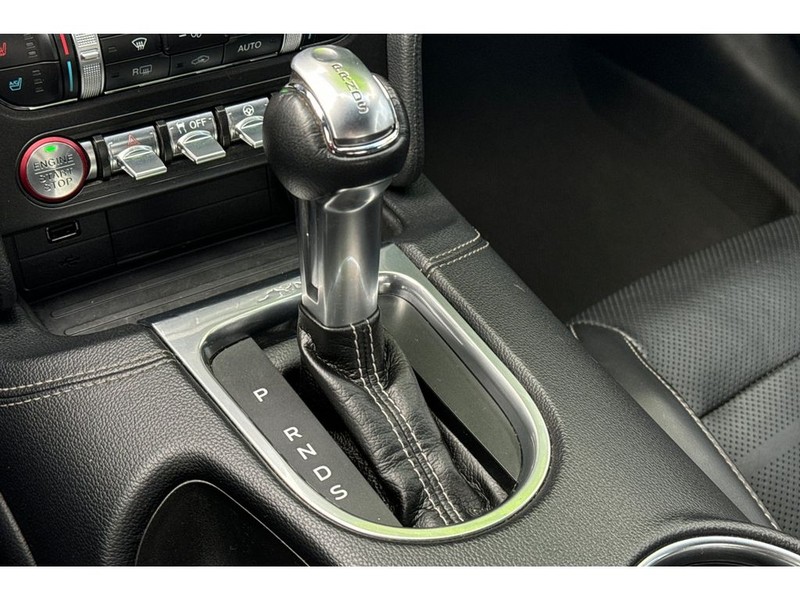 Ford Mustang Vehicle Full-screen Gallery Image 21