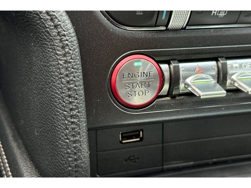 Ford Mustang Vehicle Full-screen Gallery Image 22