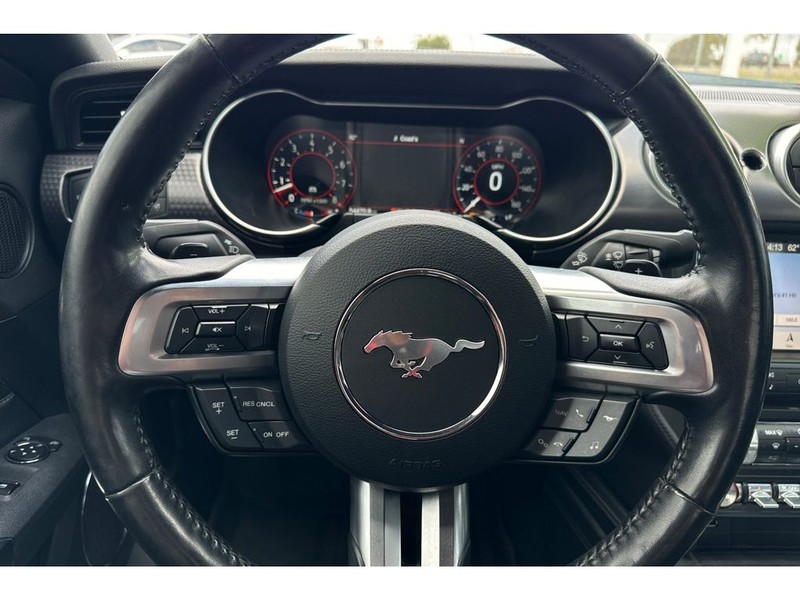 Ford Mustang Vehicle Full-screen Gallery Image 23