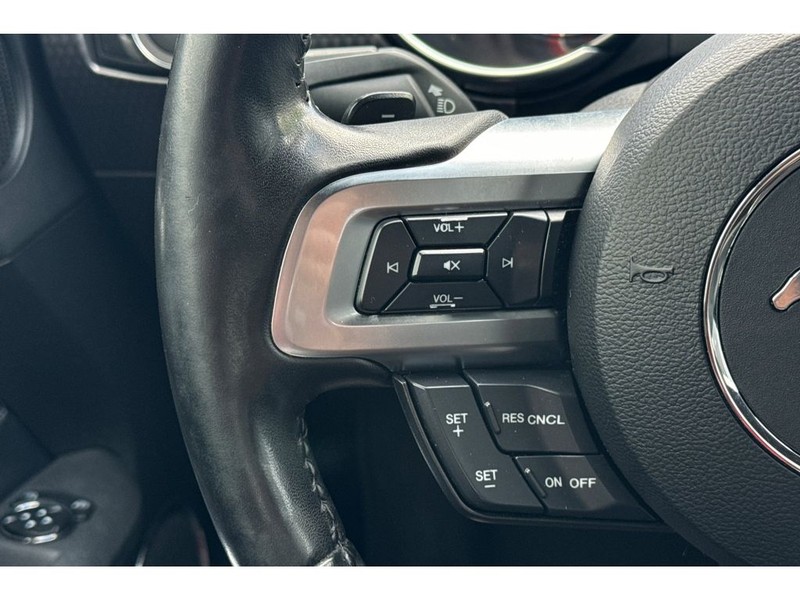 Ford Mustang Vehicle Full-screen Gallery Image 24