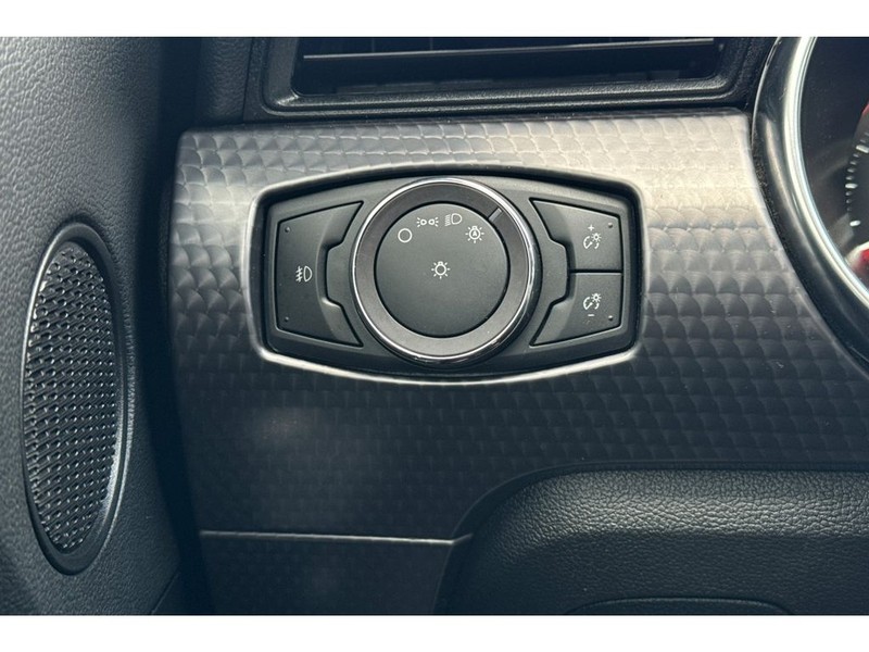 Ford Mustang Vehicle Full-screen Gallery Image 28