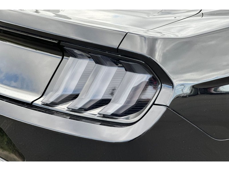 Ford Mustang Vehicle Full-screen Gallery Image 30