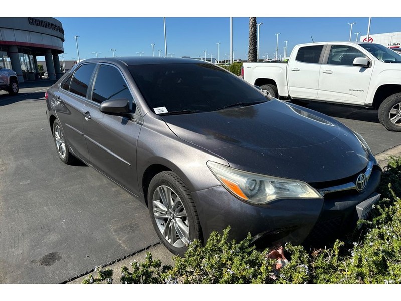 Toyota Camry Vehicle Full-screen Gallery Image 02