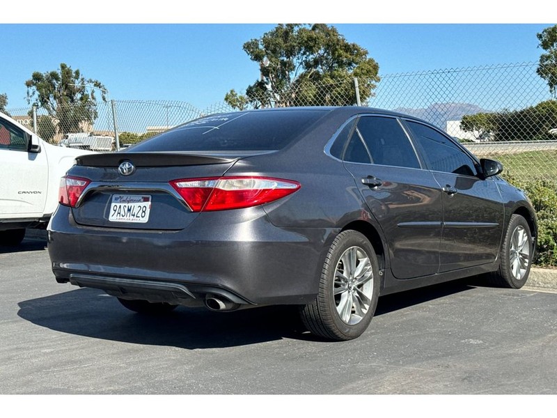 Toyota Camry Vehicle Full-screen Gallery Image 03