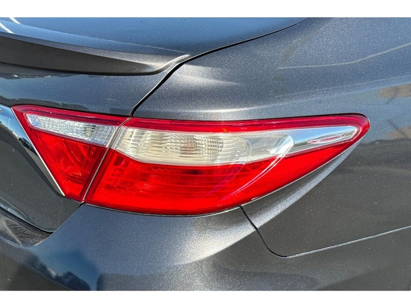 Toyota Camry Vehicle Full-screen Gallery Image 05