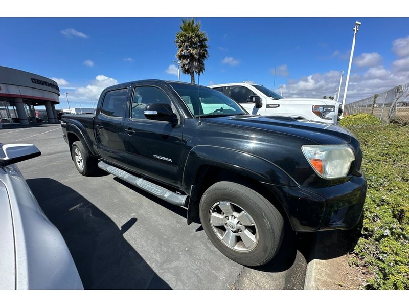 Toyota Tacoma Vehicle Full-screen Gallery Image 02