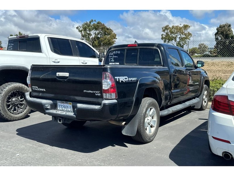 Toyota Tacoma Vehicle Full-screen Gallery Image 03