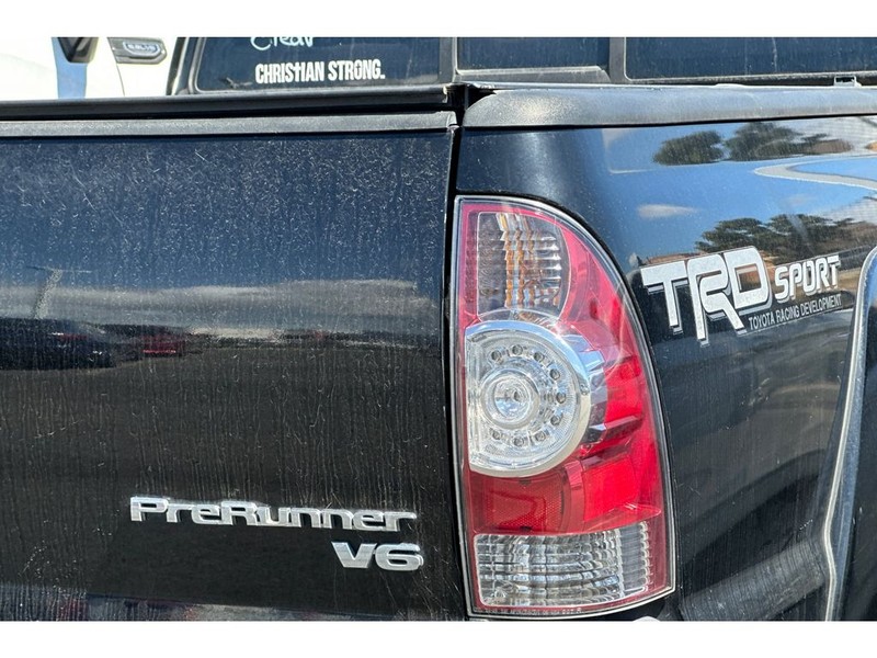 Toyota Tacoma Vehicle Full-screen Gallery Image 05