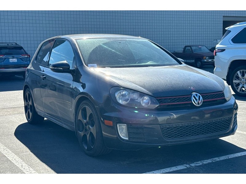 Volkswagen Golf GTI Vehicle Full-screen Gallery Image 02