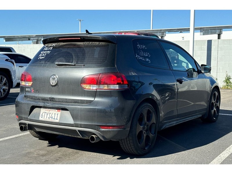 Volkswagen Golf GTI Vehicle Full-screen Gallery Image 03