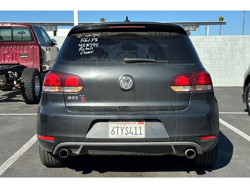 Volkswagen Golf GTI Vehicle Full-screen Gallery Image 04