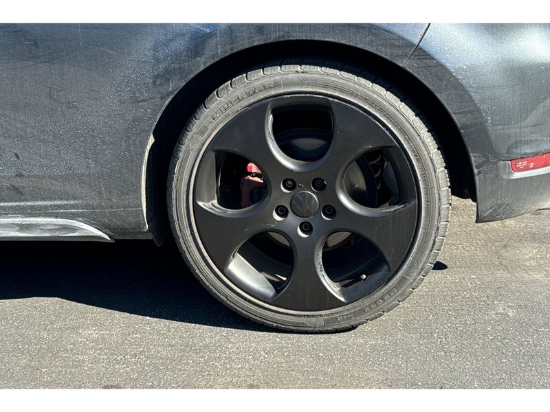 Volkswagen Golf GTI Vehicle Full-screen Gallery Image 07