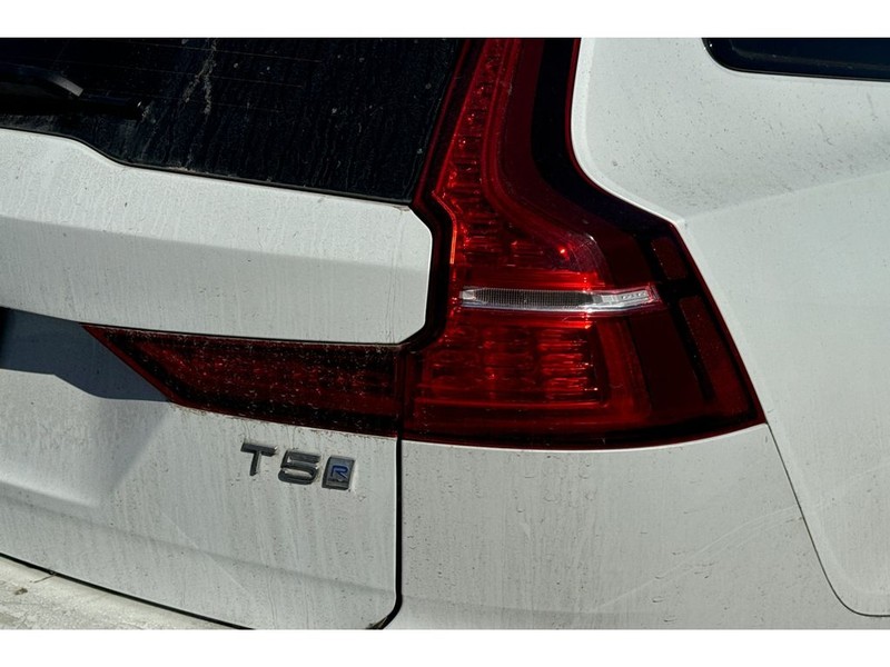 Volvo V60 Vehicle Full-screen Gallery Image 06