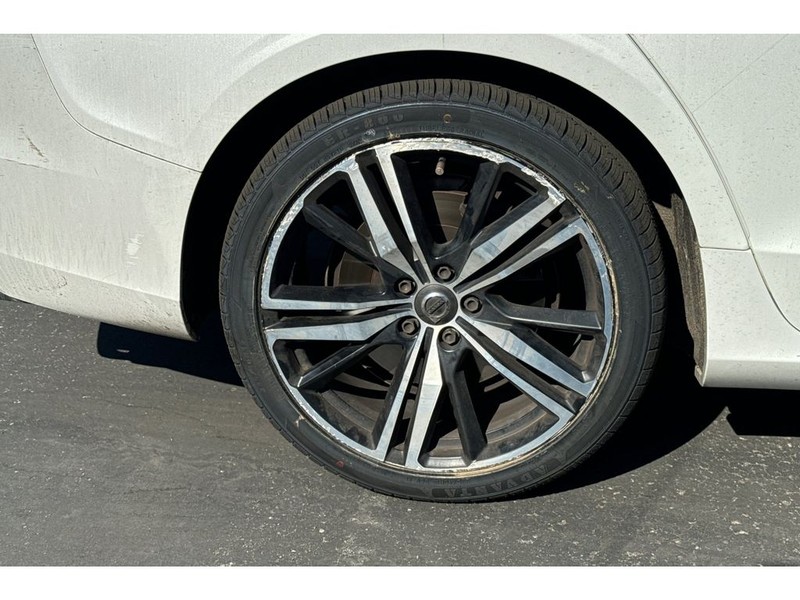 Volvo V60 Vehicle Full-screen Gallery Image 07