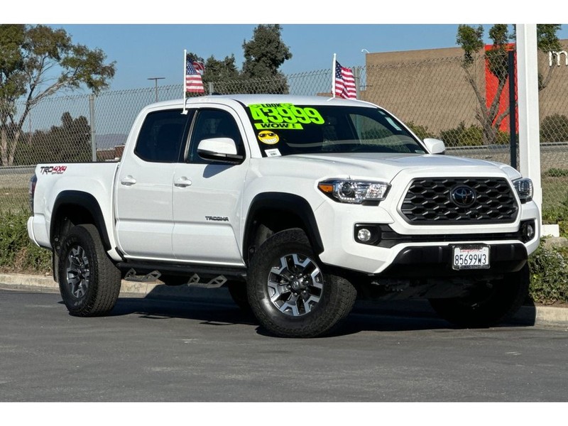 Toyota Tacoma Vehicle Full-screen Gallery Image 02