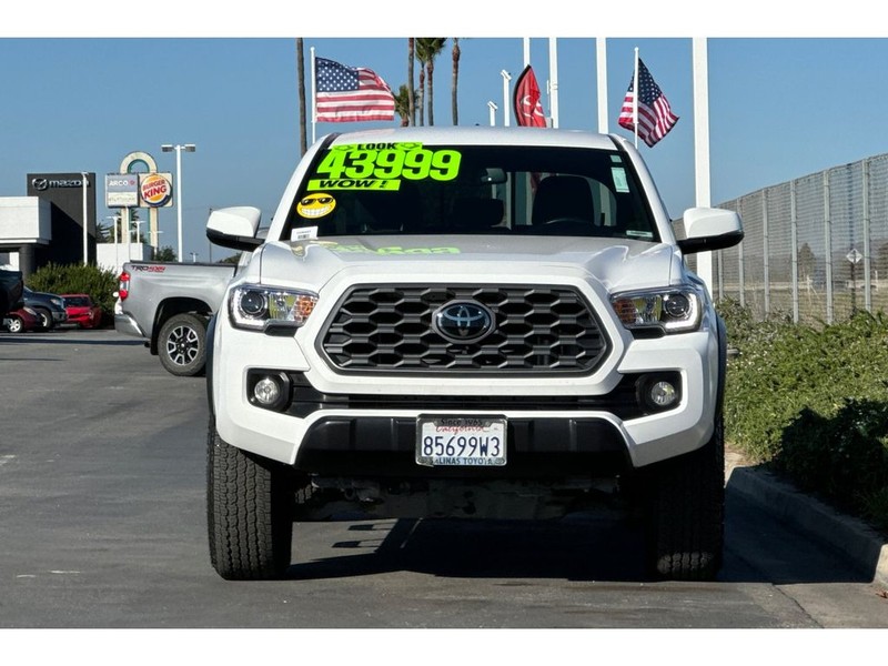 Toyota Tacoma Vehicle Full-screen Gallery Image 09