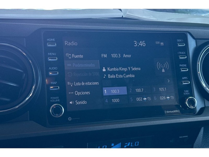 Toyota Tacoma Vehicle Full-screen Gallery Image 18