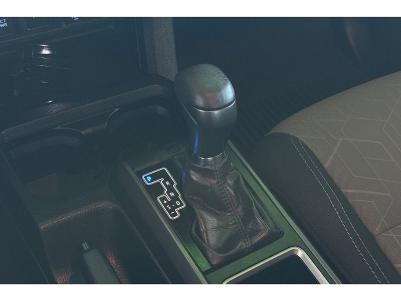 Toyota Tacoma Vehicle Full-screen Gallery Image 20