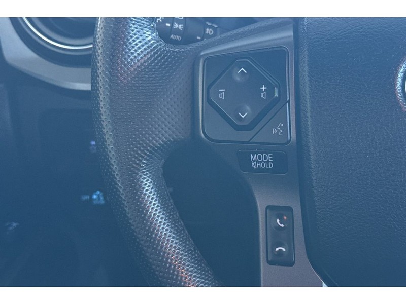 Toyota Tacoma Vehicle Full-screen Gallery Image 23