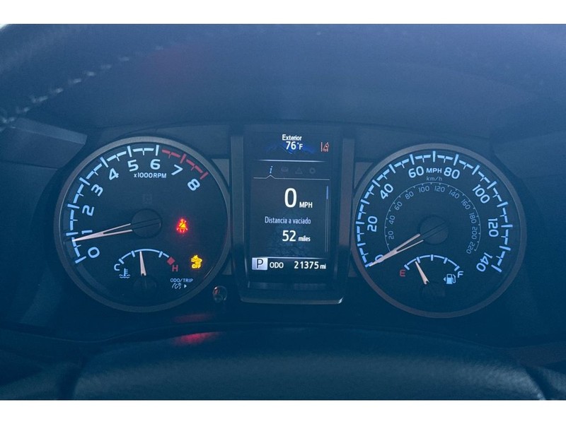 Toyota Tacoma Vehicle Full-screen Gallery Image 25