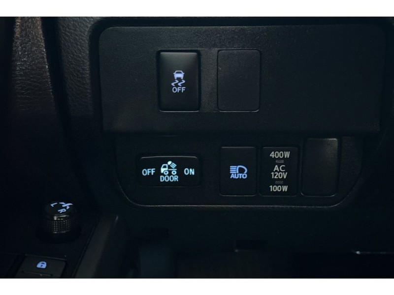 Toyota Tacoma Vehicle Full-screen Gallery Image 27