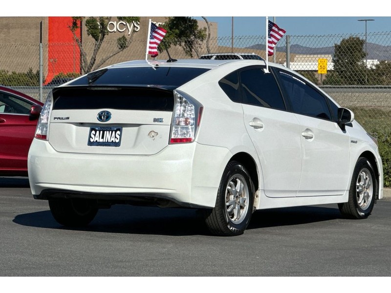 Toyota Prius Vehicle Full-screen Gallery Image 04