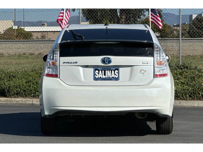 Toyota Prius Vehicle Full-screen Gallery Image 05
