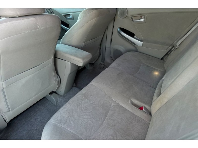 Toyota Prius Vehicle Full-screen Gallery Image 13