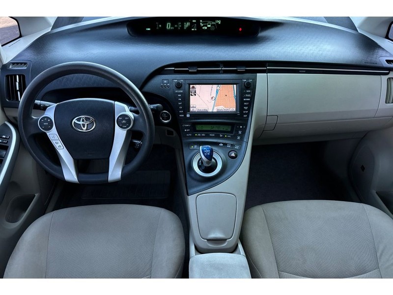 Toyota Prius Vehicle Full-screen Gallery Image 14