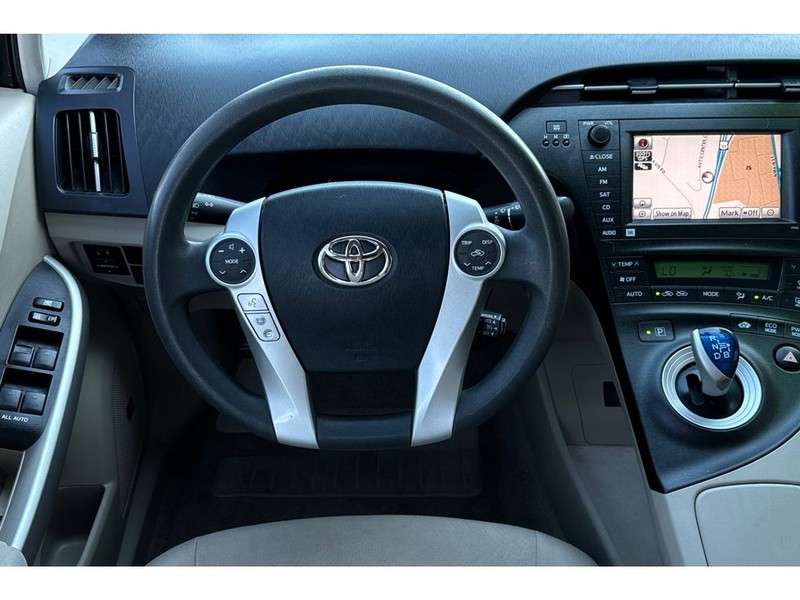 Toyota Prius Vehicle Full-screen Gallery Image 15