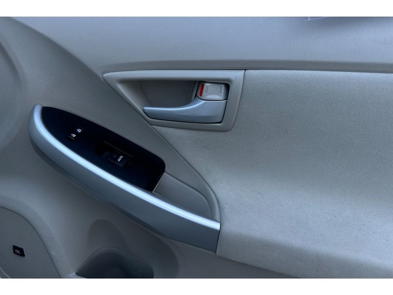 Toyota Prius Vehicle Full-screen Gallery Image 18