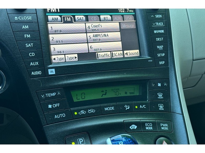 Toyota Prius Vehicle Full-screen Gallery Image 20