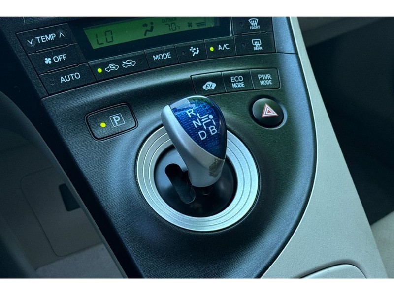 Toyota Prius Vehicle Full-screen Gallery Image 21