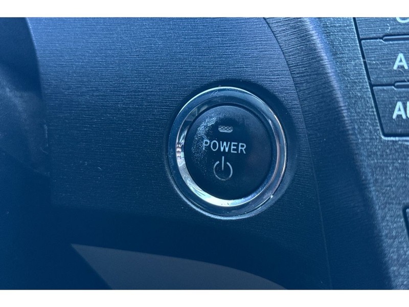 Toyota Prius Vehicle Full-screen Gallery Image 22