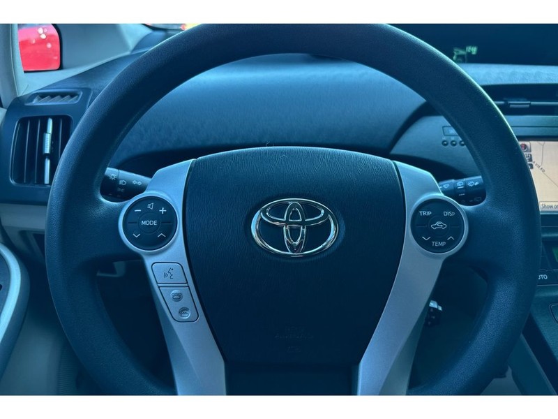 Toyota Prius Vehicle Full-screen Gallery Image 23