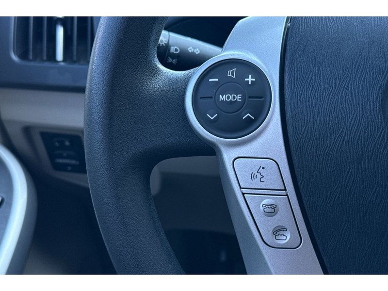 Toyota Prius Vehicle Full-screen Gallery Image 24