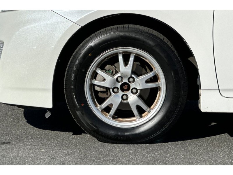 Toyota Prius Vehicle Full-screen Gallery Image 29