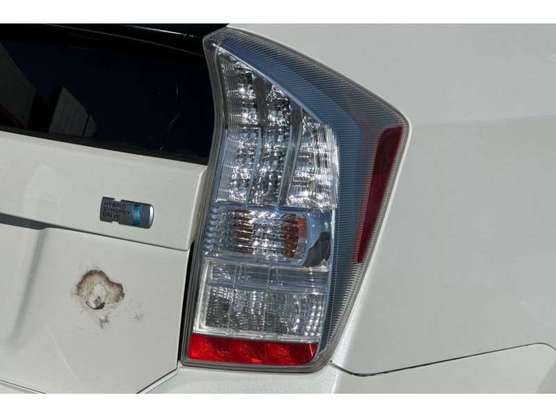 Toyota Prius Vehicle Full-screen Gallery Image 30