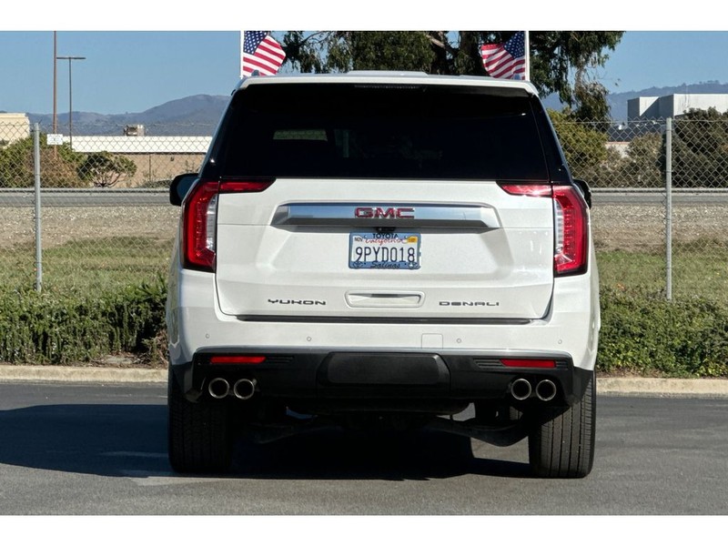 GMC Yukon Vehicle Full-screen Gallery Image 05