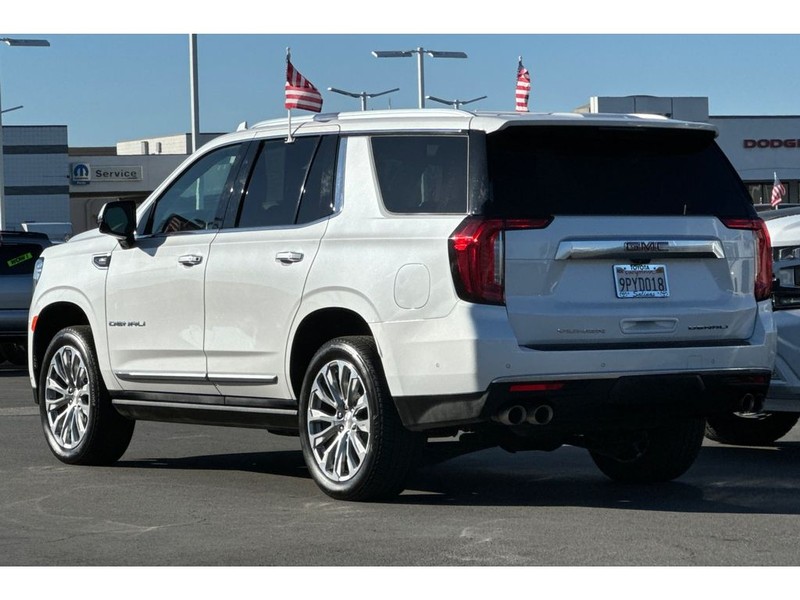 GMC Yukon Vehicle Full-screen Gallery Image 06