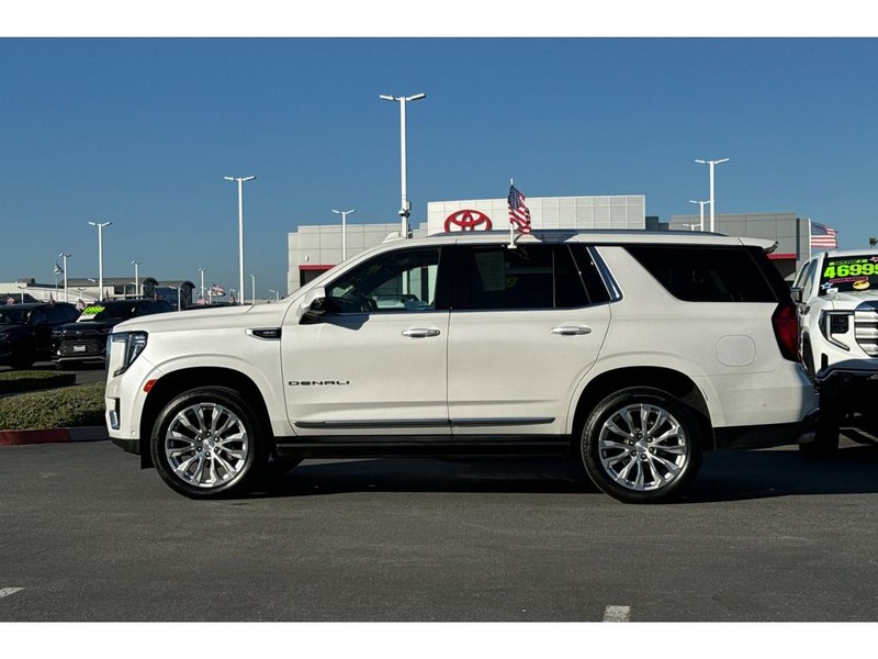 GMC Yukon Vehicle Full-screen Gallery Image 07