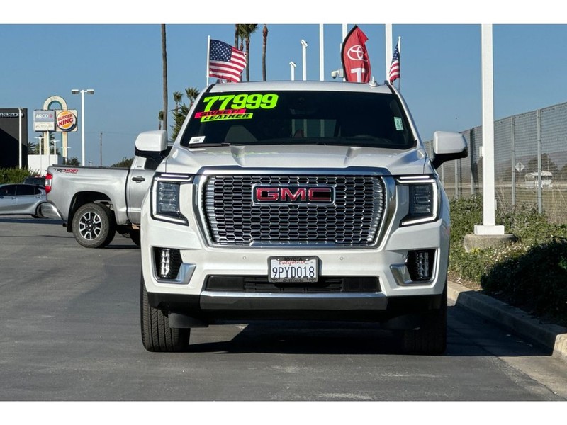 GMC Yukon Vehicle Full-screen Gallery Image 09